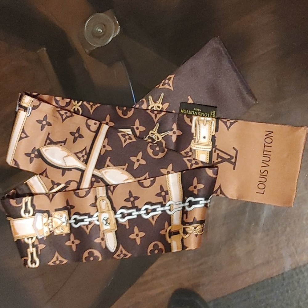 NWT Louis Vuitton Twilly